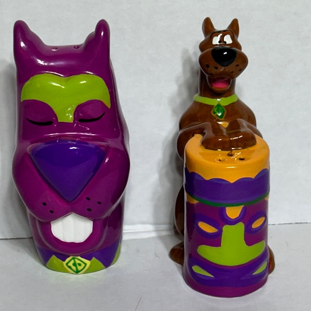 Scooby-Doo Tiki Mask Ceramic Salt and Pepper Shakers Hanna-Barbera Purple Brown